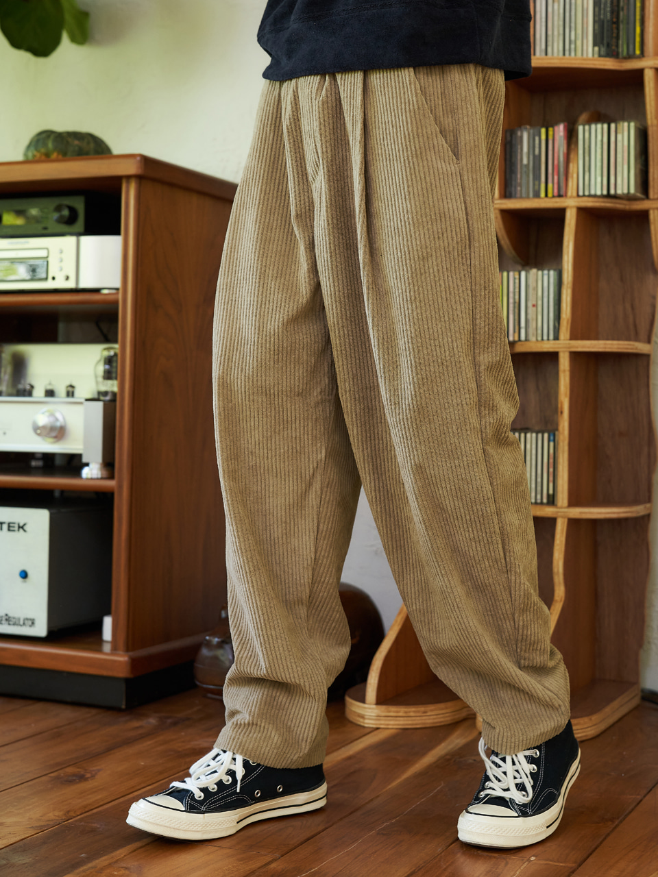 warm pleats banding pants [oversize fit]_beige_남녀공용